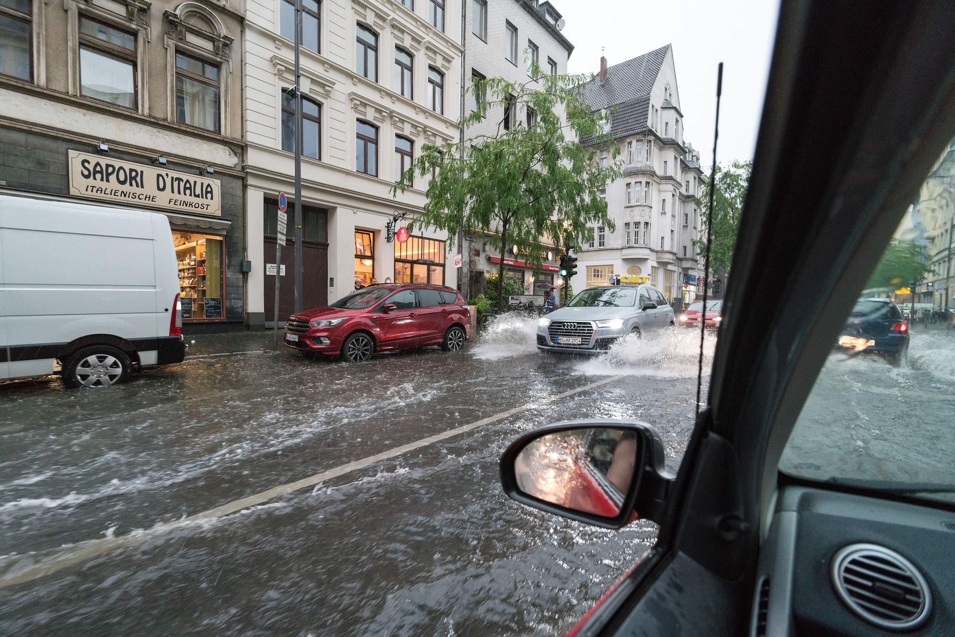 Beispiel der der Kanalüberlasstung in Köln Überschwemmung Köln